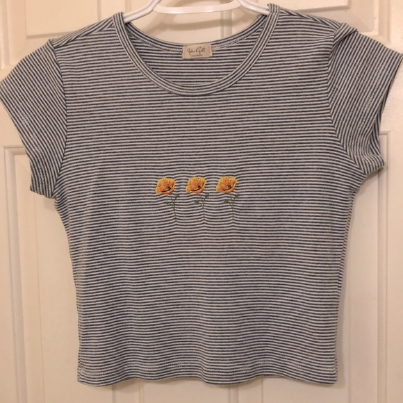 Brandy Melville Tops - Brandy Melville top with flowers embroidery